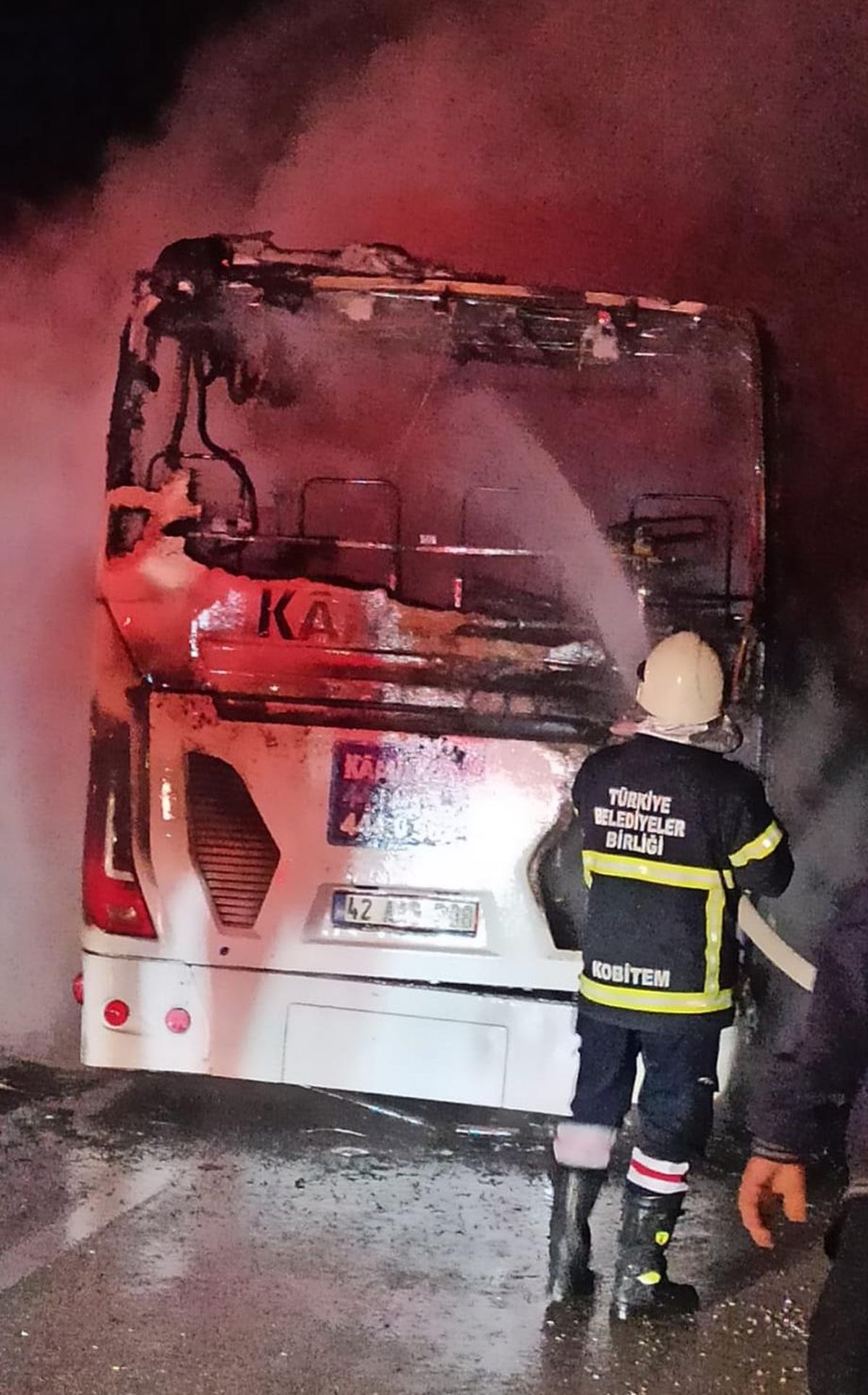 Afyonkarahisar\'da seyir halindeki yolcu otobüsü yandı