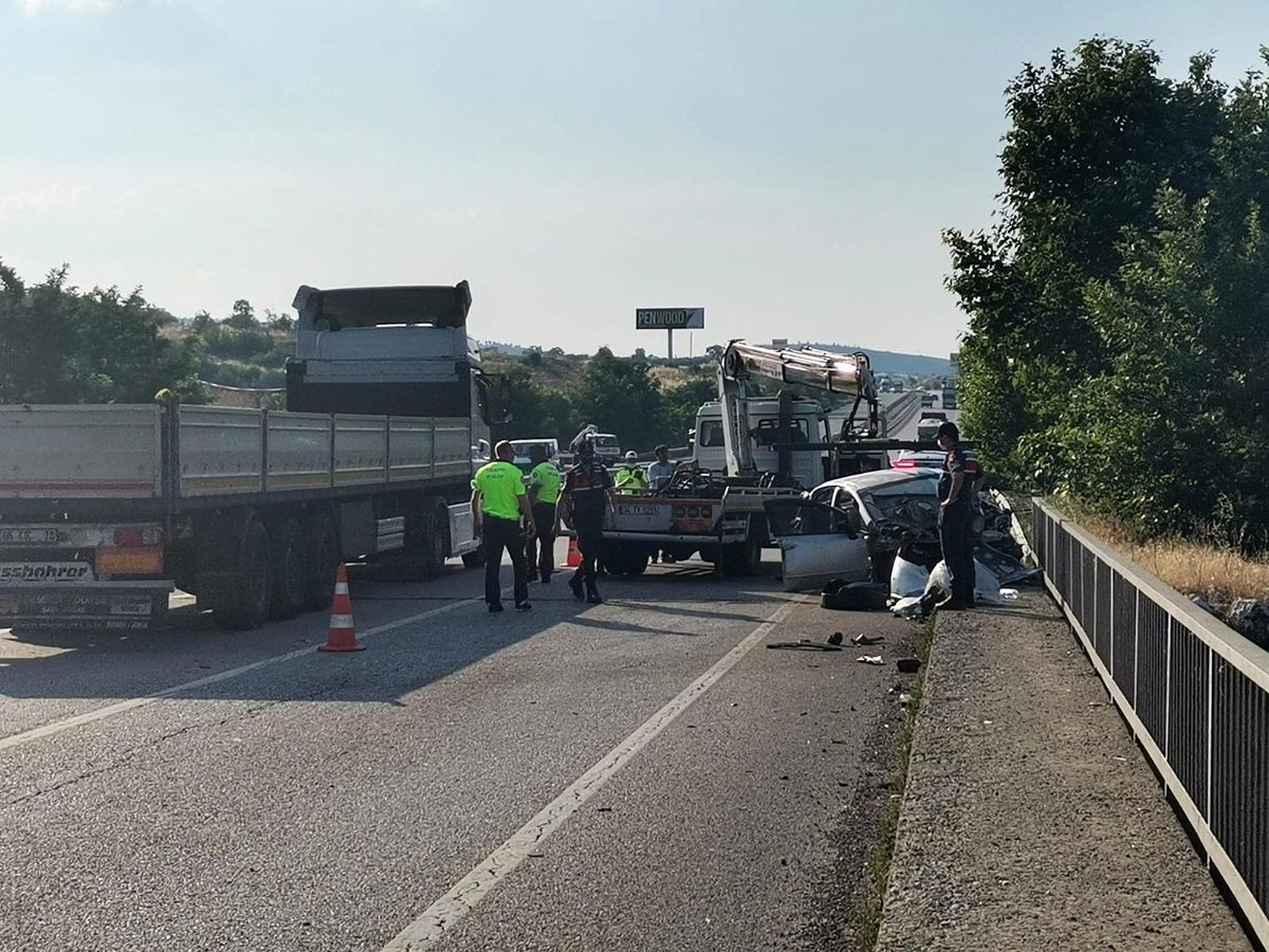 Son dakika haberleri | Balıkesir\'de trafik kazası: 1 ölü, 3 yaralı