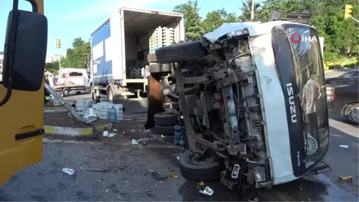 Beykoz\'da kamyonetle otomobil çarpıştı: Biri bebek 4 yaralı