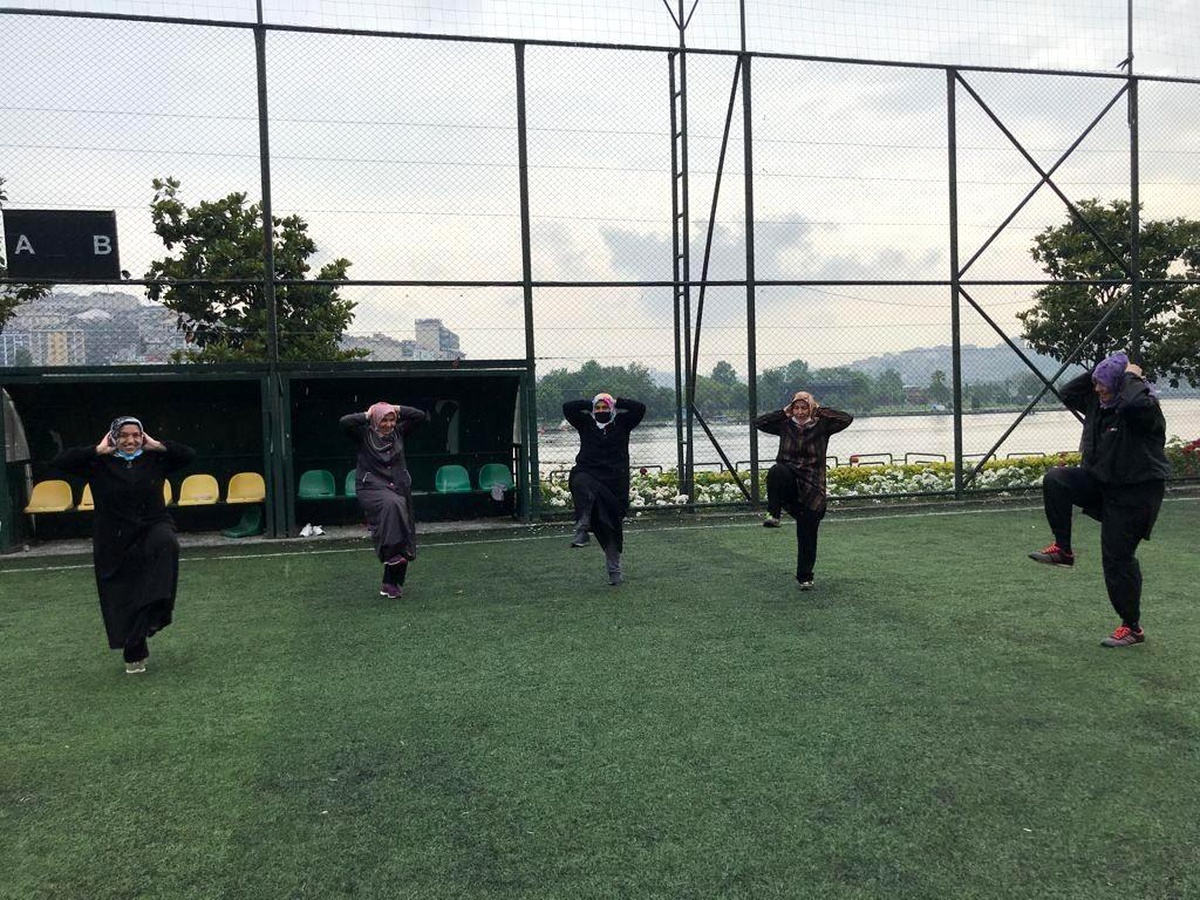 Beyoğlu\'nda kadınlar güne sabah sporu ile başlıyor
