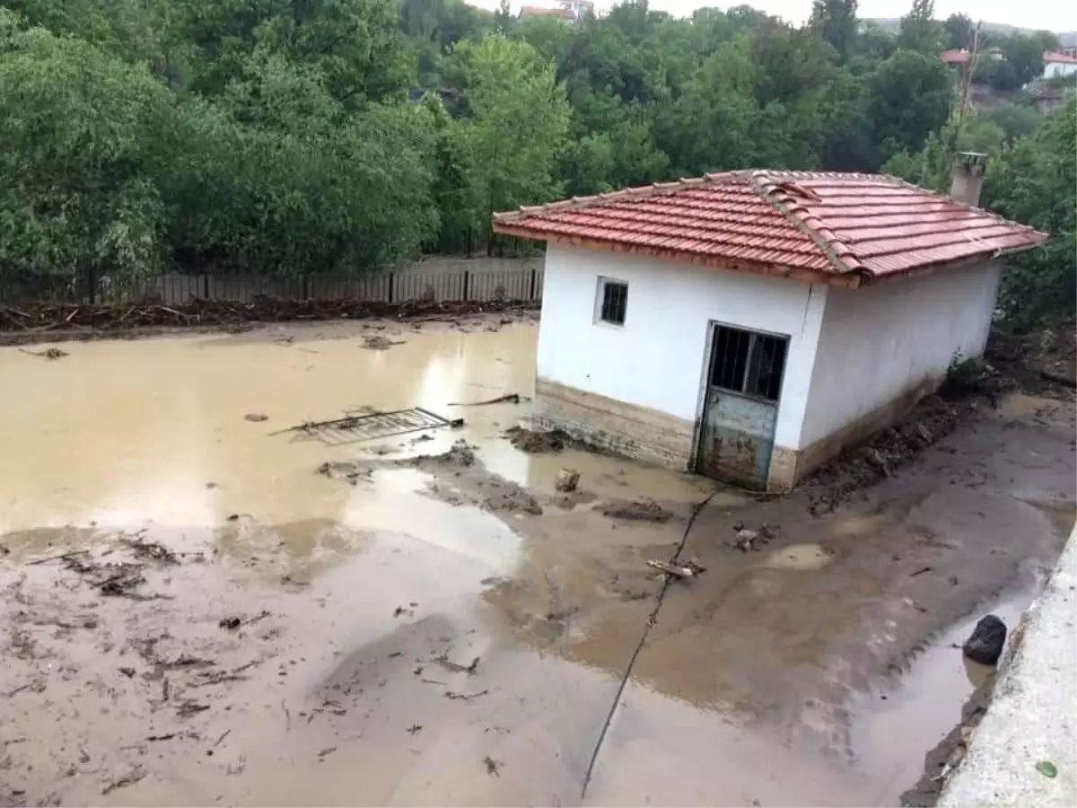 Boğazkale\'yi yağış vurdu, tarım arazileri sular altında kaldı