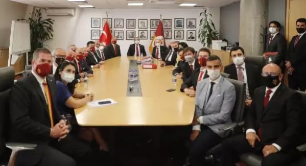 Galatasaray'da devir teslim töreni gerçekleştirildi Galatasaray'da devir teslim töreni gerçekleştirildi