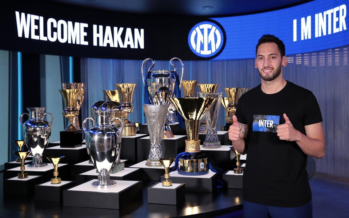 Son dakika haberleri... Hakan Çalhanoğlu Inter\'e transfer oldu