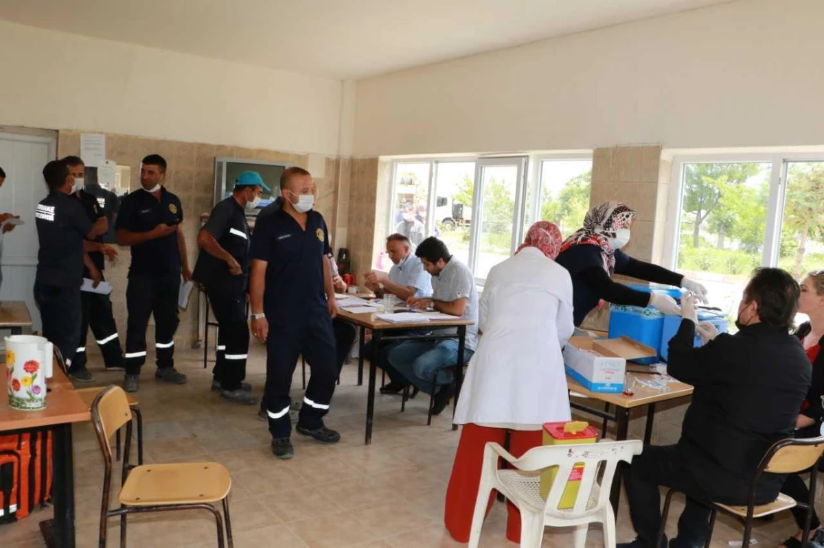Kırıkkale\'de belediye çalışanlarına Kovid-19 aşıları yapılıyor