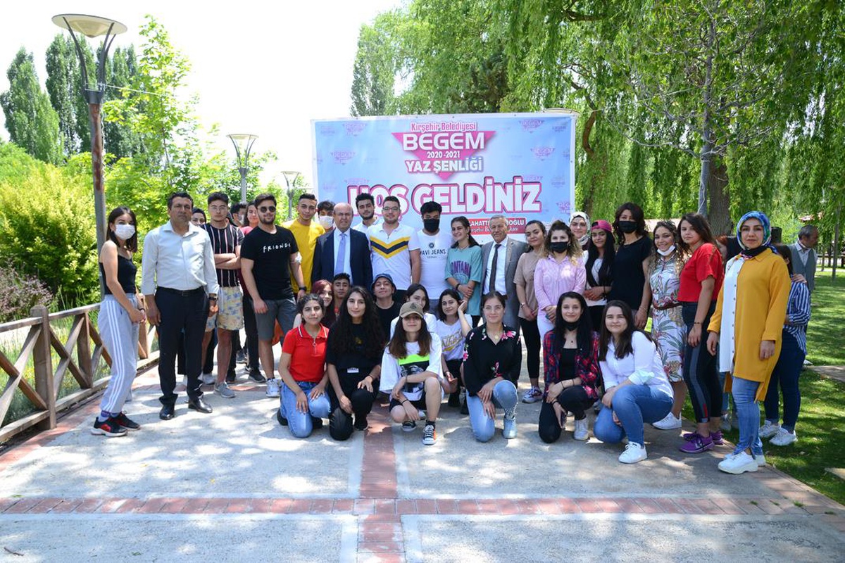 Kırşehir Belediyesi YKS\'ye girecek öğrencilere moral şenliği düzenledi