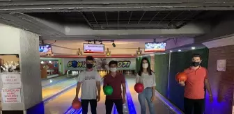 Kırşehir'de AK Parti teşkilatının düzenlediği bowling turnuvası tamamlandı