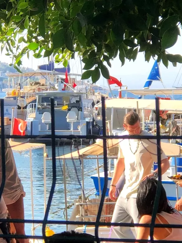 Kıvanç Tatlıtuğ Bodrum'da kamera karşısına geçti