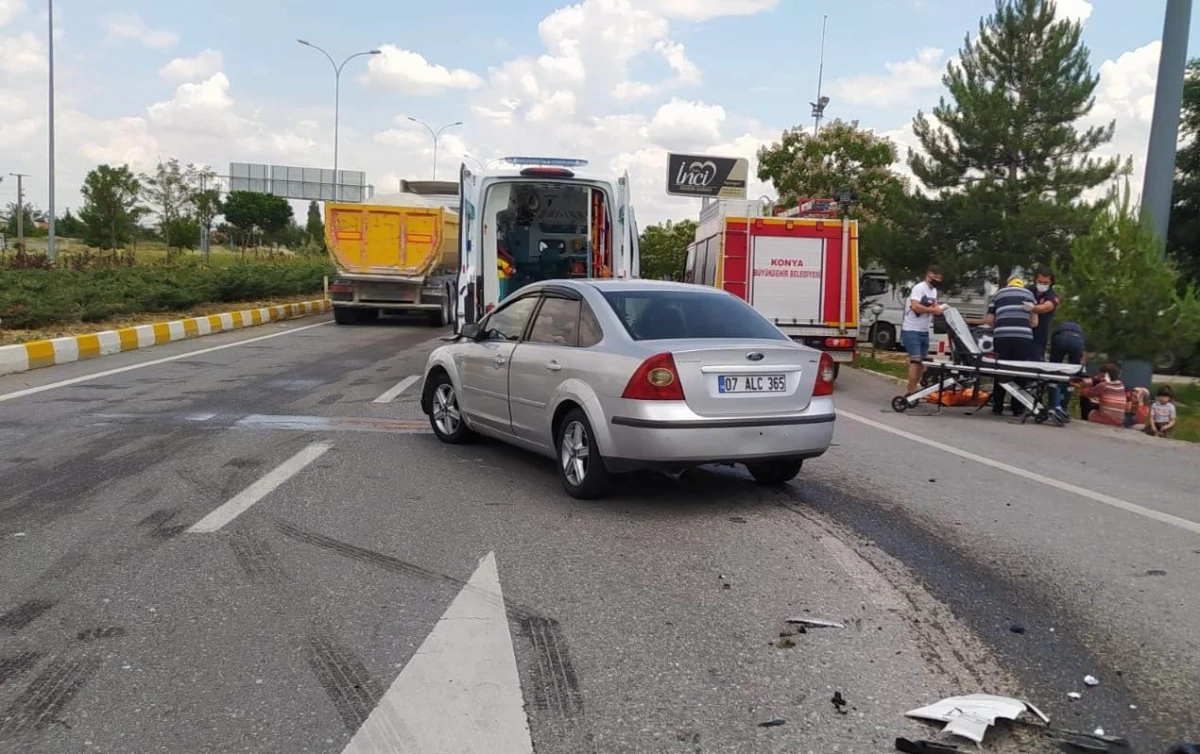 Konya\'da iki otomobil çarpıştı: 8 yaralı