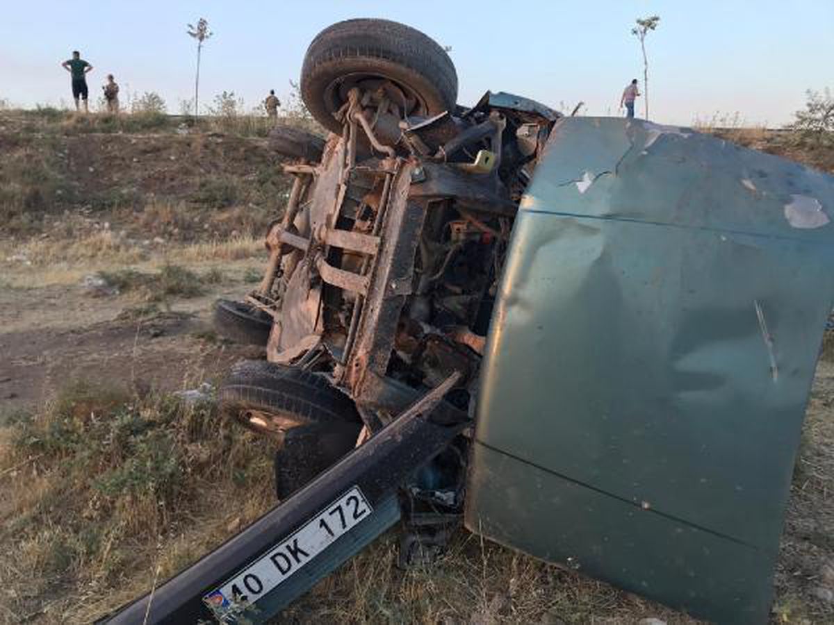 Mardin\'de, şarampole devrilen otomobildeki 4 kişi yaralandı