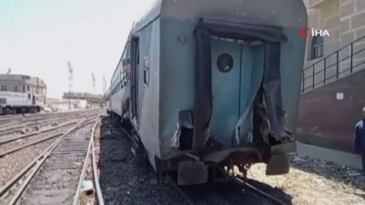 Mısır\'da iki tren çarpıştı: 10 yaralı