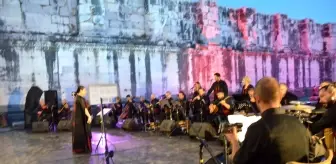 İzmir Devlet Türk Dünyası Dans ve Müzik Topluluğu, Apollon Tapınağı'nda konser verdi