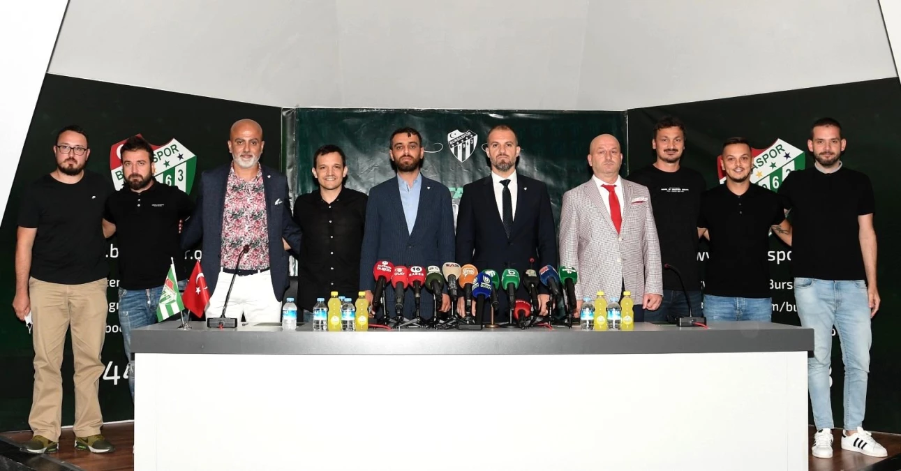 Mustafa Er, Bursaspor\'la 3 yıllık resmi sözleşmeye imza attı