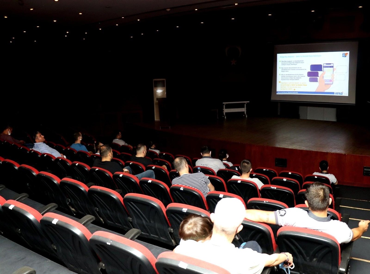 Nazilli Belediyesi çalışanları online afet eğitimi aldı