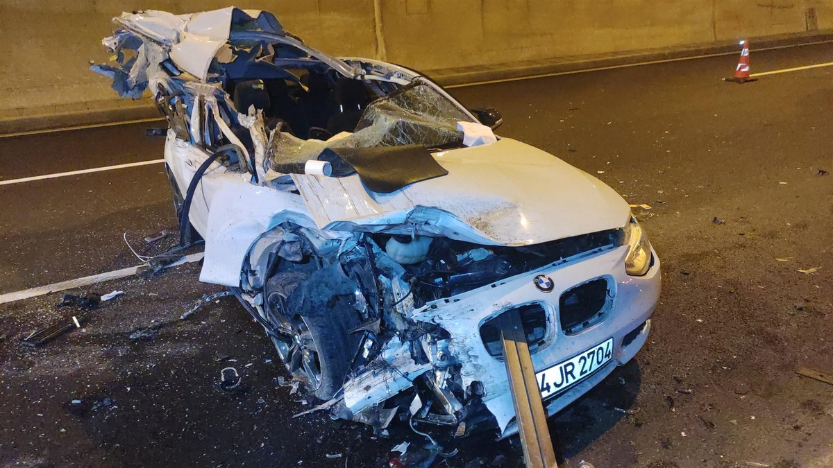 Son Dakika | Otoyol tünelinde otomobilin hurdaya döndüğü kazada iki sürücü yara almadan kurtuldu