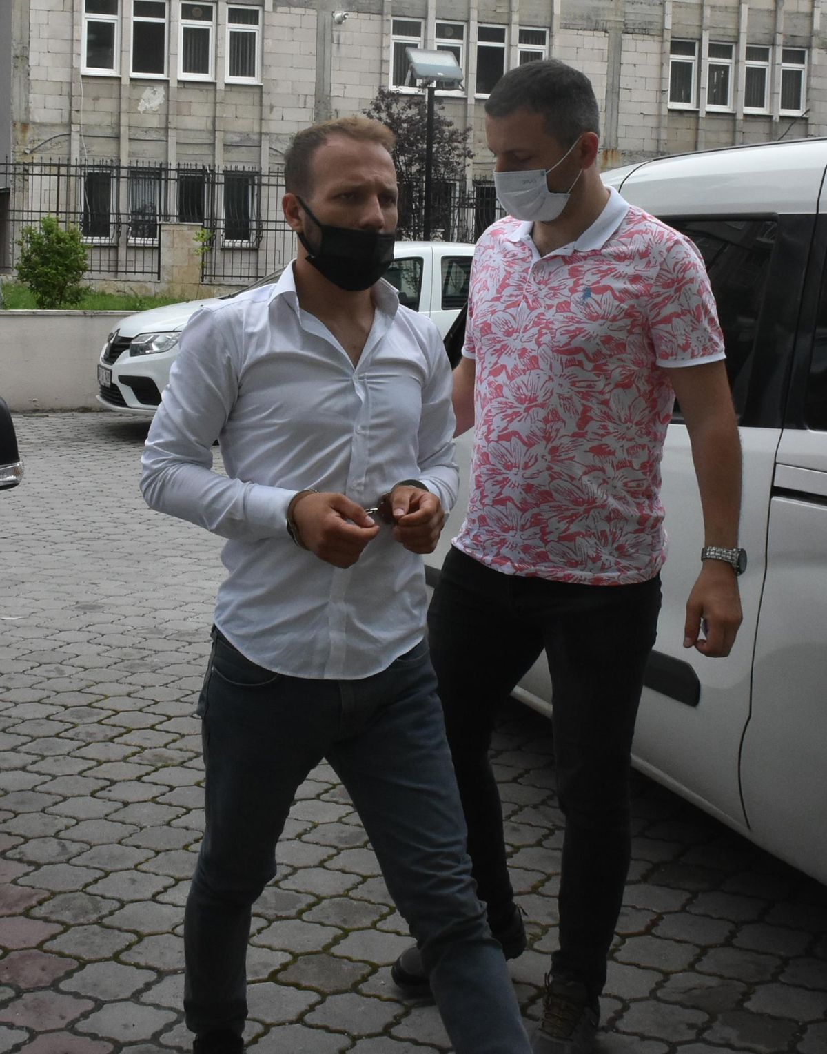 Son dakika haberi! Samsun\'da iş yerinde 2 çalışanın silahla yaralandığı kavgayla ilgili teslim olan 2 kişiye adli kontrol