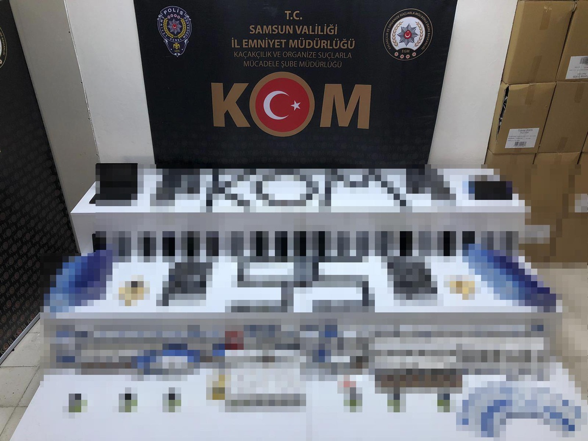 Son dakika! Samsun merkezli cep telefonu kaçakçılığı operasyonunda 18 zanlı yakalandı