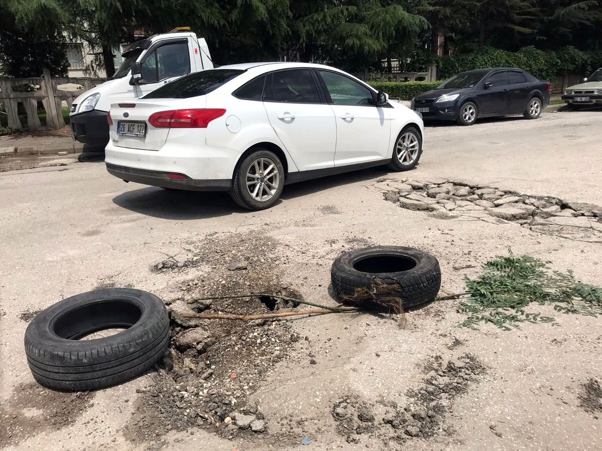 Son dakika... Sel sonrası oluşan çukurlara lastikli önlem