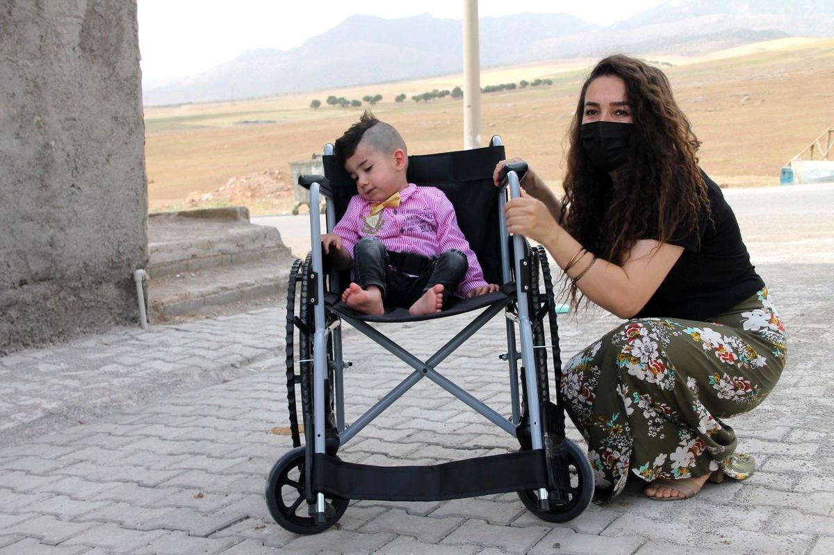 Silopi\'de 5 ihtiyaç sahibi engellinin tekerlekli sandalye ihtiyacı giderildi