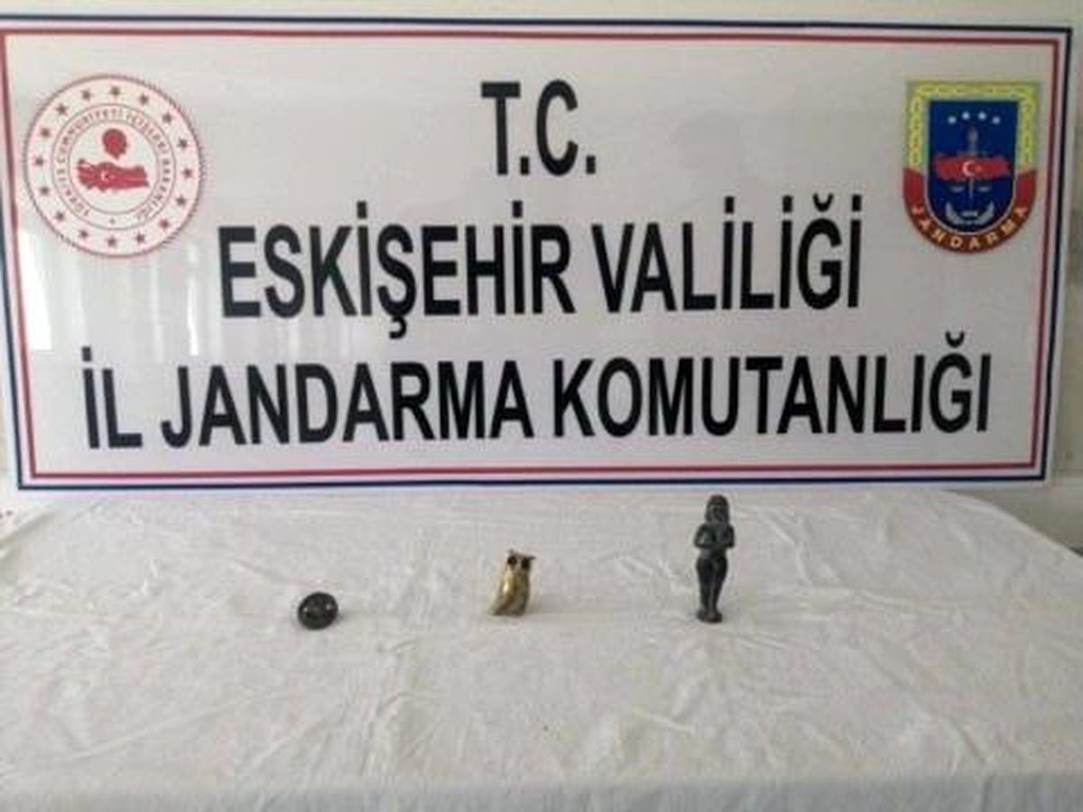 Tarihi eserleri satmak isteyen 4 kişi jandarmaya yakalandı
