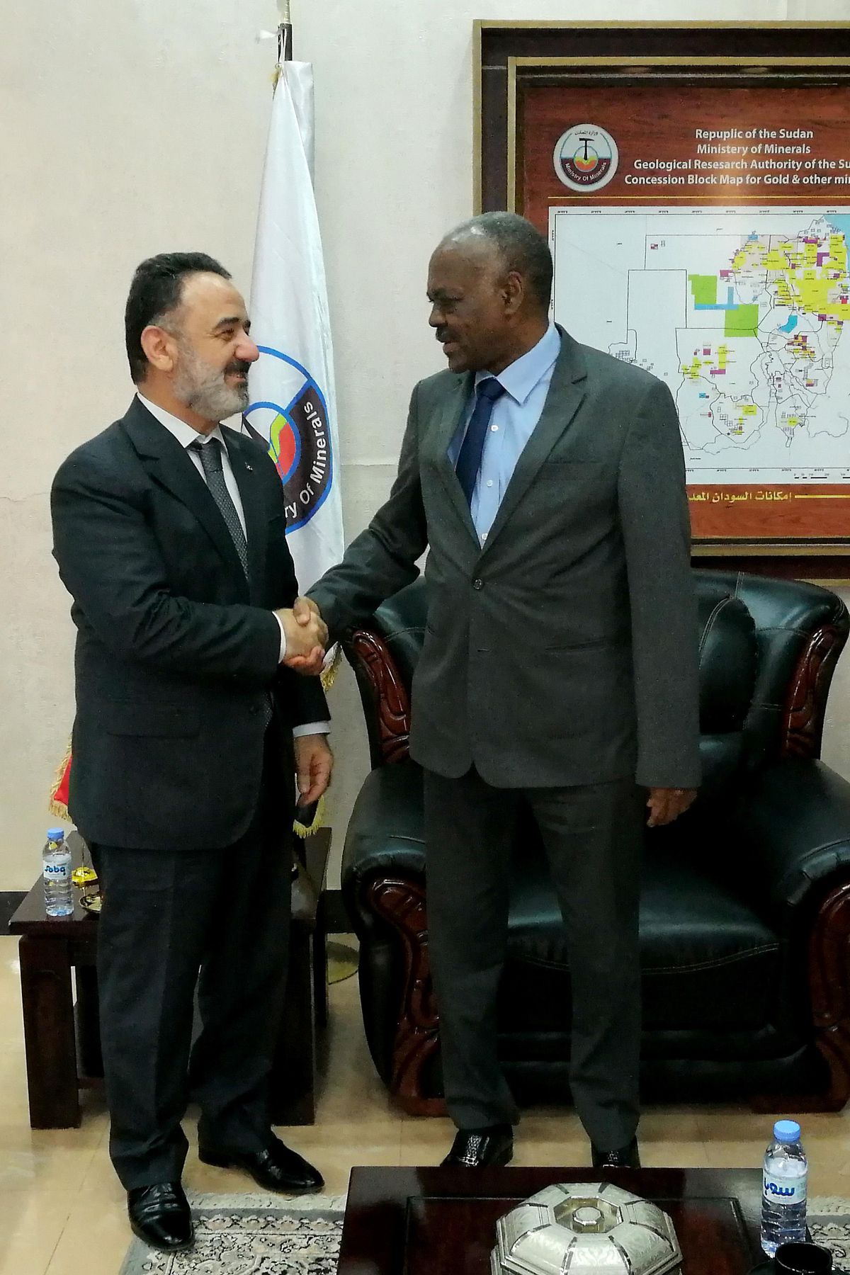 Son dakika haber! Türkiye\'nin Hartum Büyükelçisi Neziroğlu, Türk yatırımcıları Sudan\'da madencilik alanında çalışmaya çağırdı