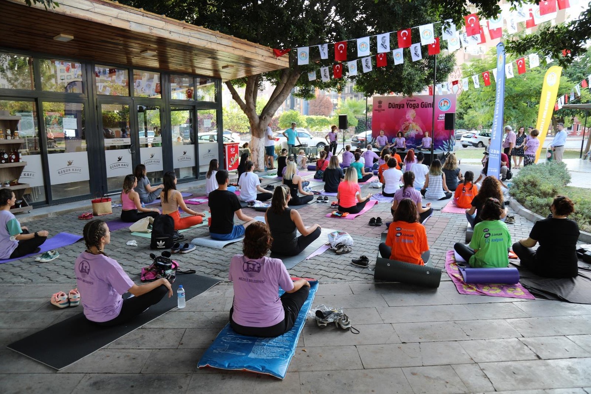 Uluslararası Yoga Günü Mezitli\'de kutlandı