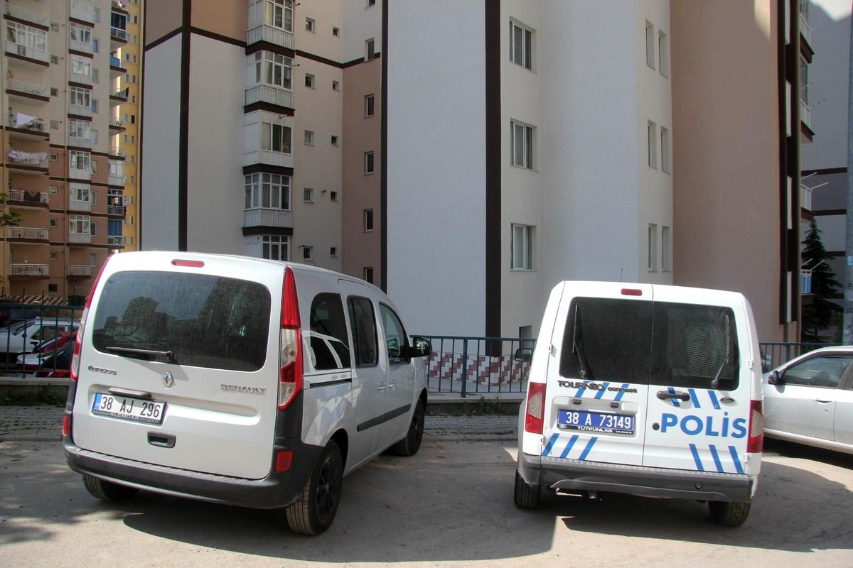 11. kattan düşen genç hayatını kaybetti