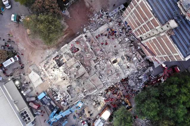 15 kişinin yaşamını yitirdiği Doğanlar Apartmanı deprem yönetmeliğine aykırı yapılmış