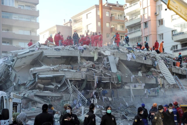 15 kişiye mezar olan Doğanlar Apartmanı deprem yönetmeliğine aykırı yapılmış