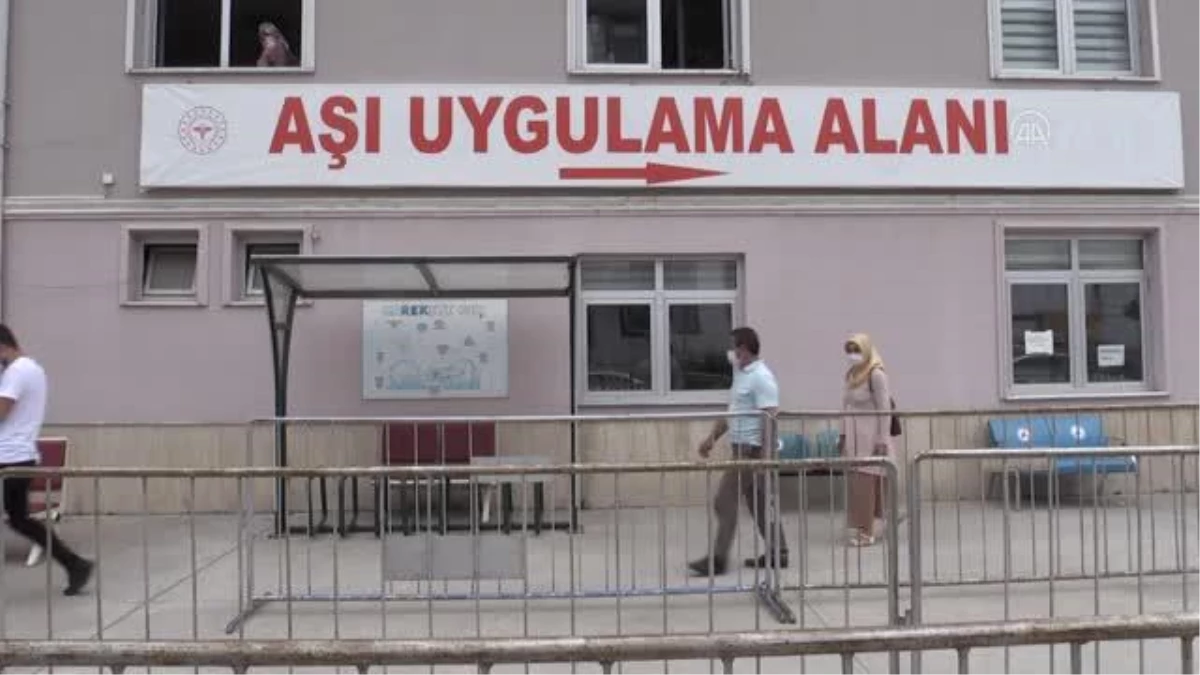 25 yaş ve üzerindeki vatandaşlar Kovid-19\'a karşı aşılanıyor