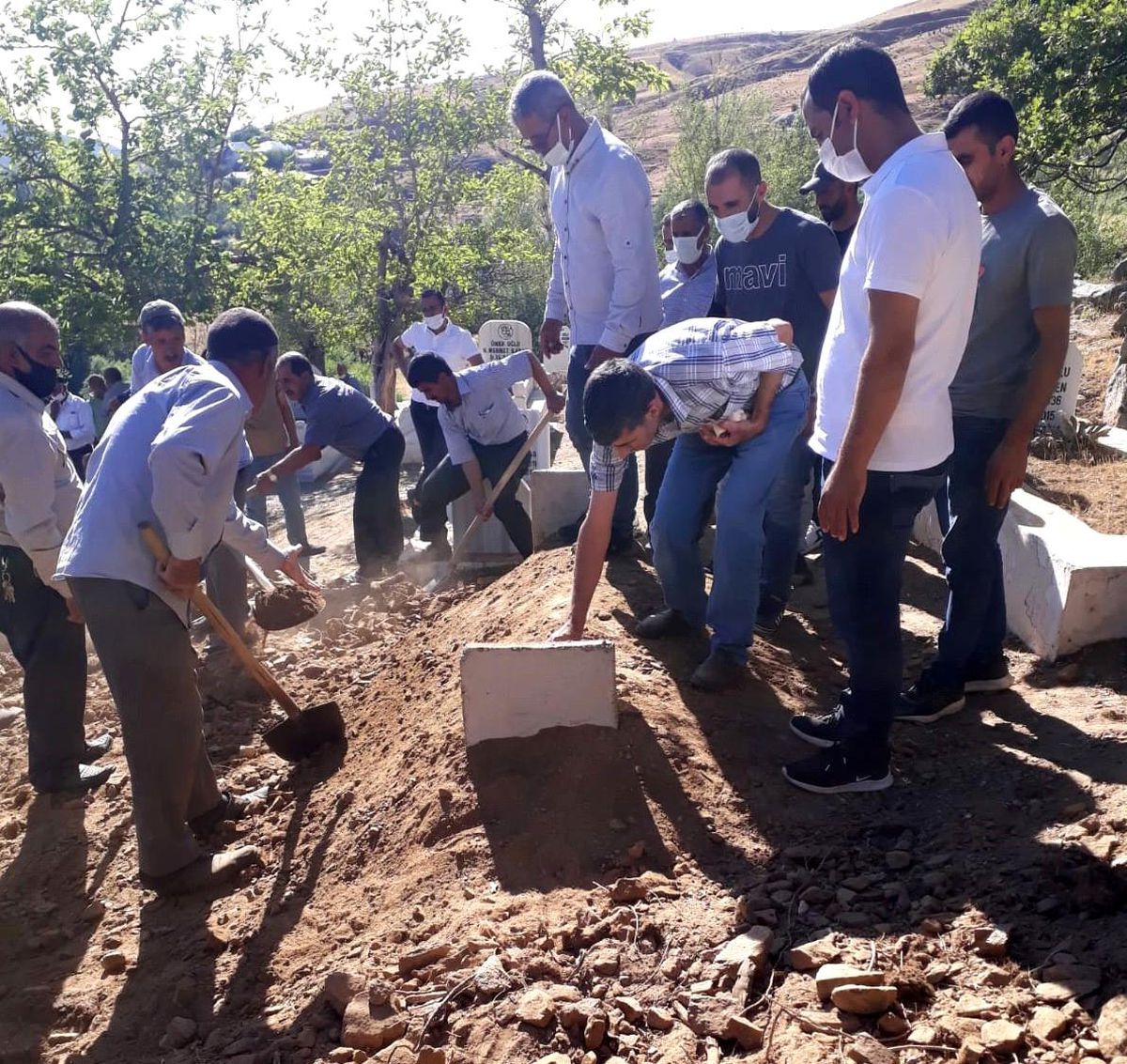 48 gün sonra bulunan kemikler, kayıp Hasan Dede\'ye ait çıktı, köyünde defnedildi