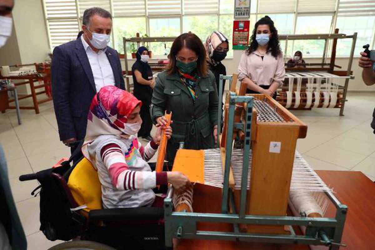 AK Parti İl Başkan Yardımcısı Madak, \'Engelliler Sarayı\'nı ziyaret etti