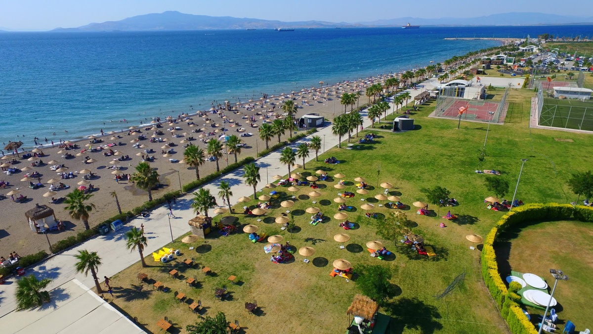 Aliağa Ağapark Plajı 5.kez mavi bayrak ile taçlandırıldı