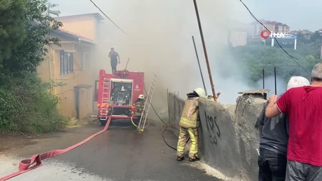 Babasına sinirlenip önce kendini jiletledi sonra evi yaktı