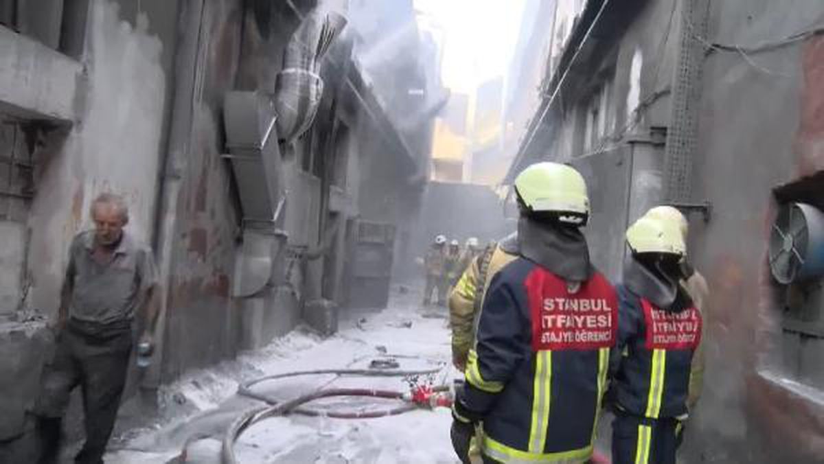 Son dakika haberleri | (Bayrampaşa\'da iş yerinde patlama sonrası yangın: 4 yaralı