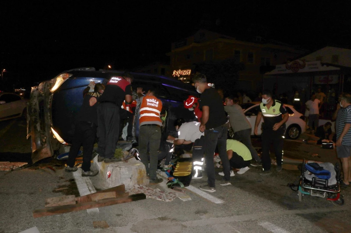 Fethiye\'de iki otomobilin çarpıştığı kazada 2\'si ağır 8 kişi yaralandı