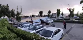 Fırtına sokakları savaş alanına çevirdi