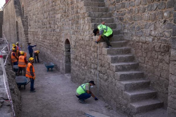 İçkale'deki kazı ve restorasyonda 3 burcun kapısı ortaya çıkarıldı