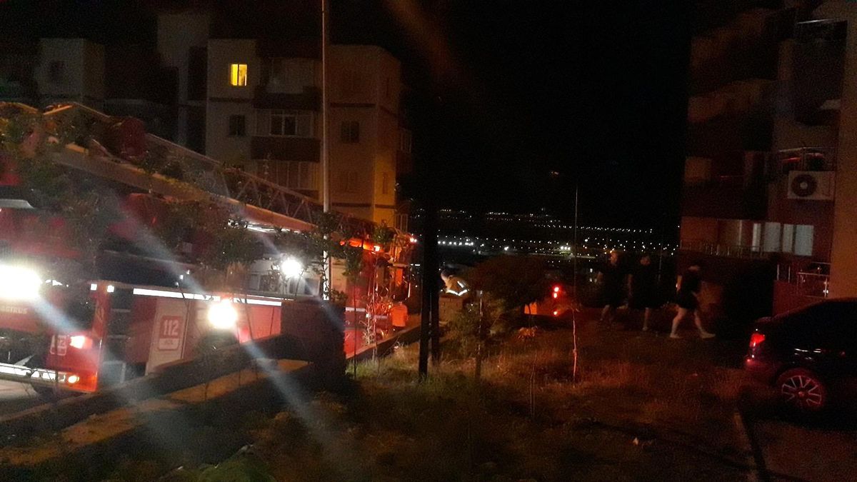 İzmir\'de ev yangını: 1 kişi dumandan etkilendi