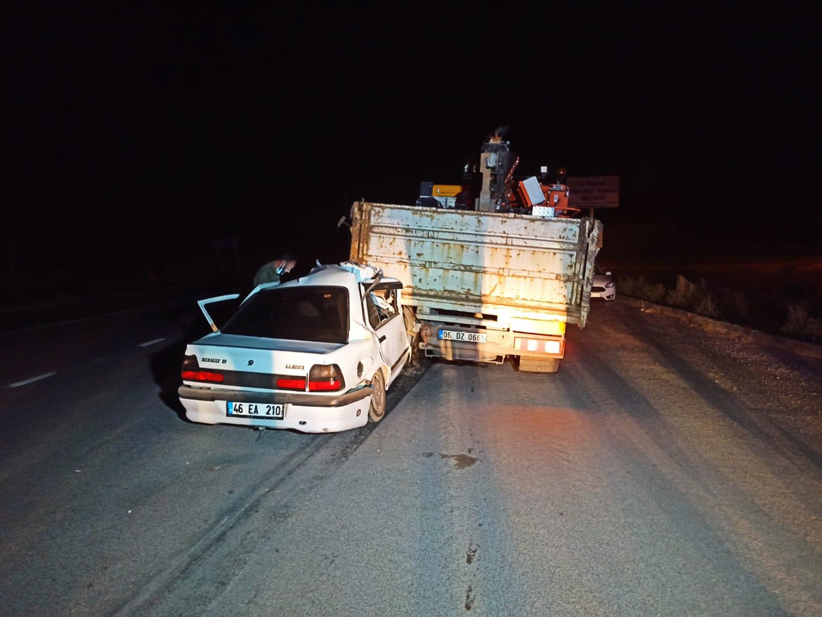 Kahramanmaraş\'ta otomobil kamyona çarptı: 1 yaralı