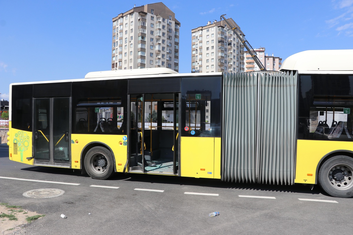 Kayseri\'de halk otobüsü ile otomobil çarpıştı: 1 yaralı