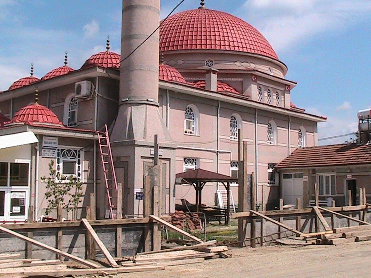 Kınık Köyü Camisinde bakım ve yenileme çalışmaları yapılıyor