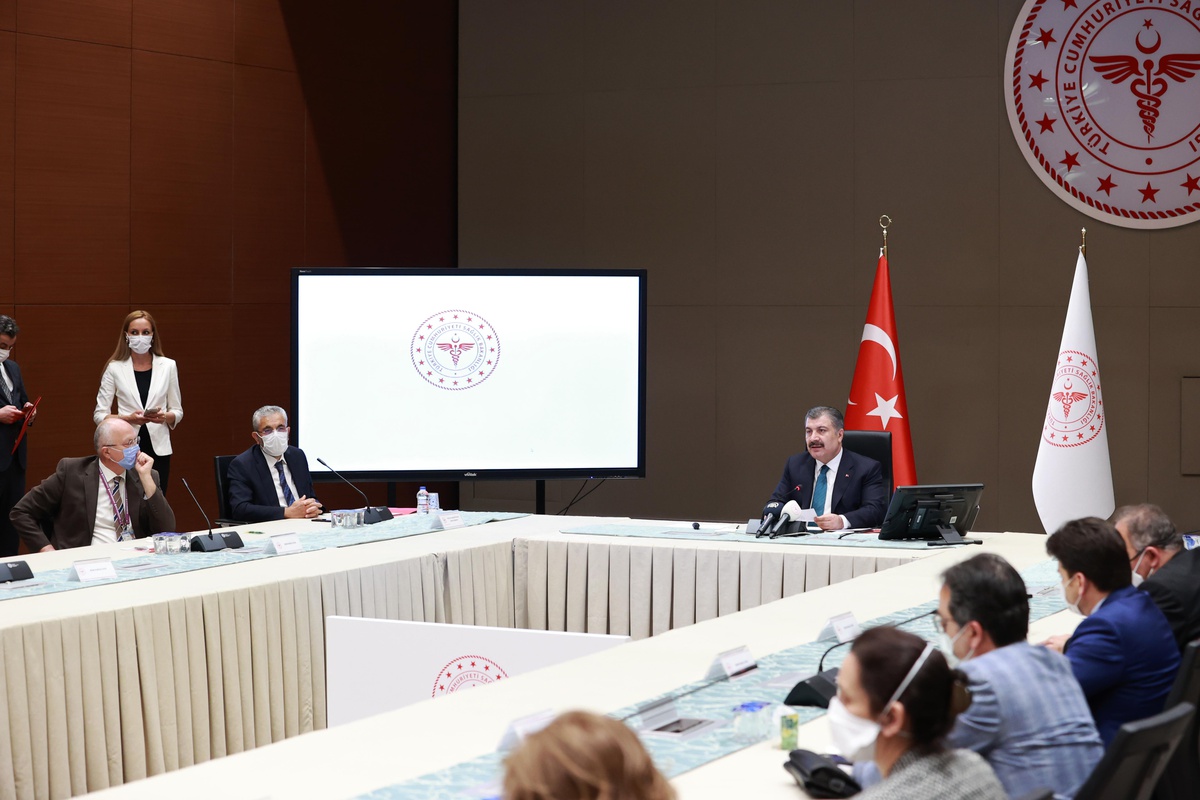 Koca: "Nüfusun en az yüzde 70\'inin, 55 milyona yakın vatandaşımızın Kurban Bayramı\'na kadar en az bir doz aşılanmış olmasını sağlamak istiyoruz."