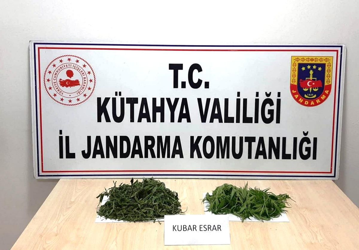 Kütahya\'da bir araçta 450 gram kubar esrar ele geçirildi