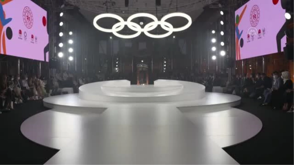 Olimpik sporcular, "Tokyo 2020 Team Türkiye Koleksiyonu"nu tanıttı