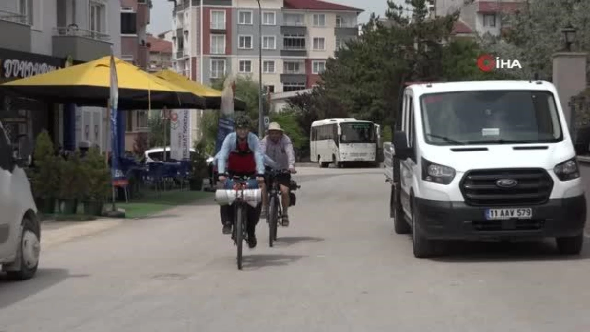Otobüs yerine bisikletleriyle tura çıktılar