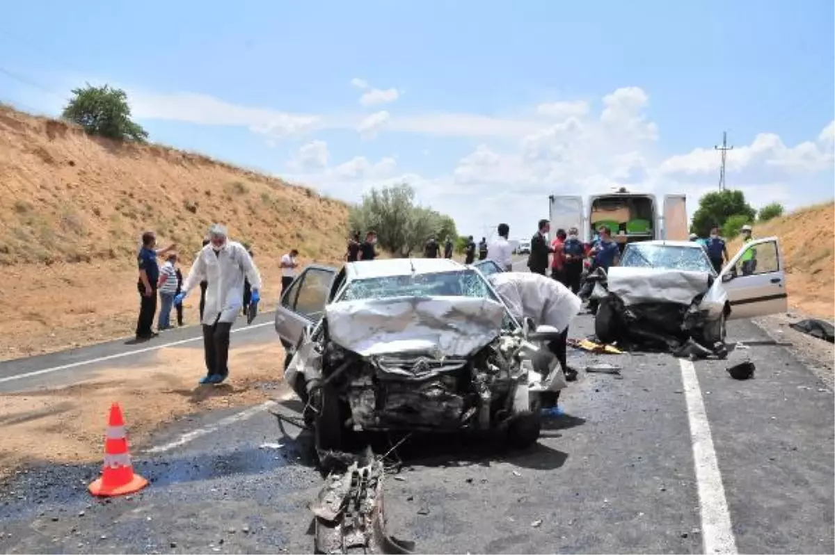 Son dakika! Otomobiller çarpıştı: 3 ölü, 3 yaralı