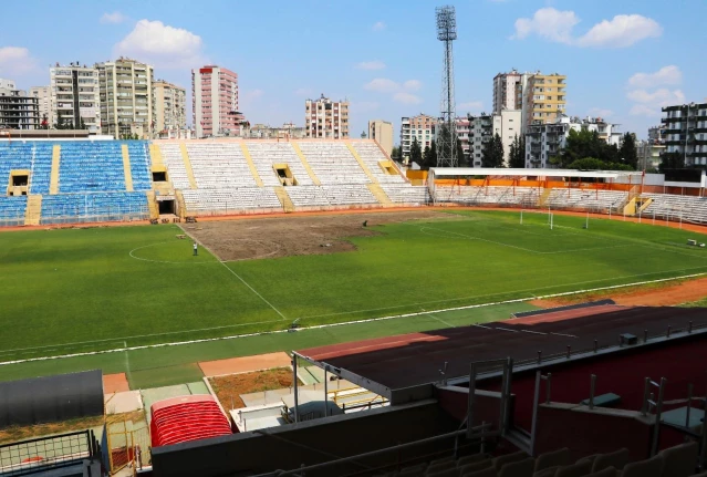 (Özel haber) Tarihi 5 Ocak Stadı'nın çimleri sökülüyor