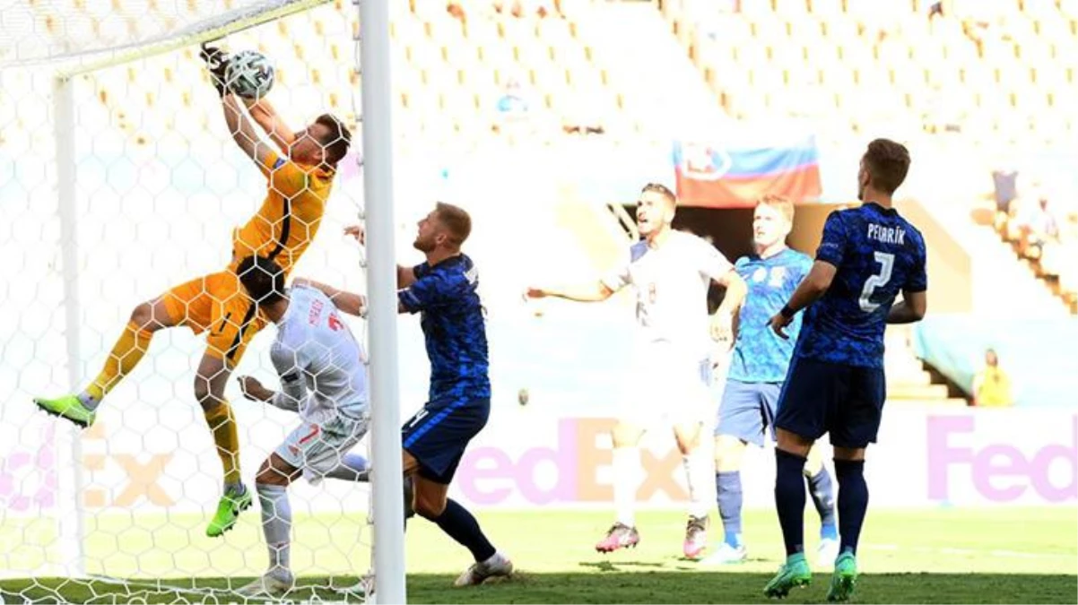 Slovakya kalecisi Dubravka\'dan kendi kalesine akılalmaz gol