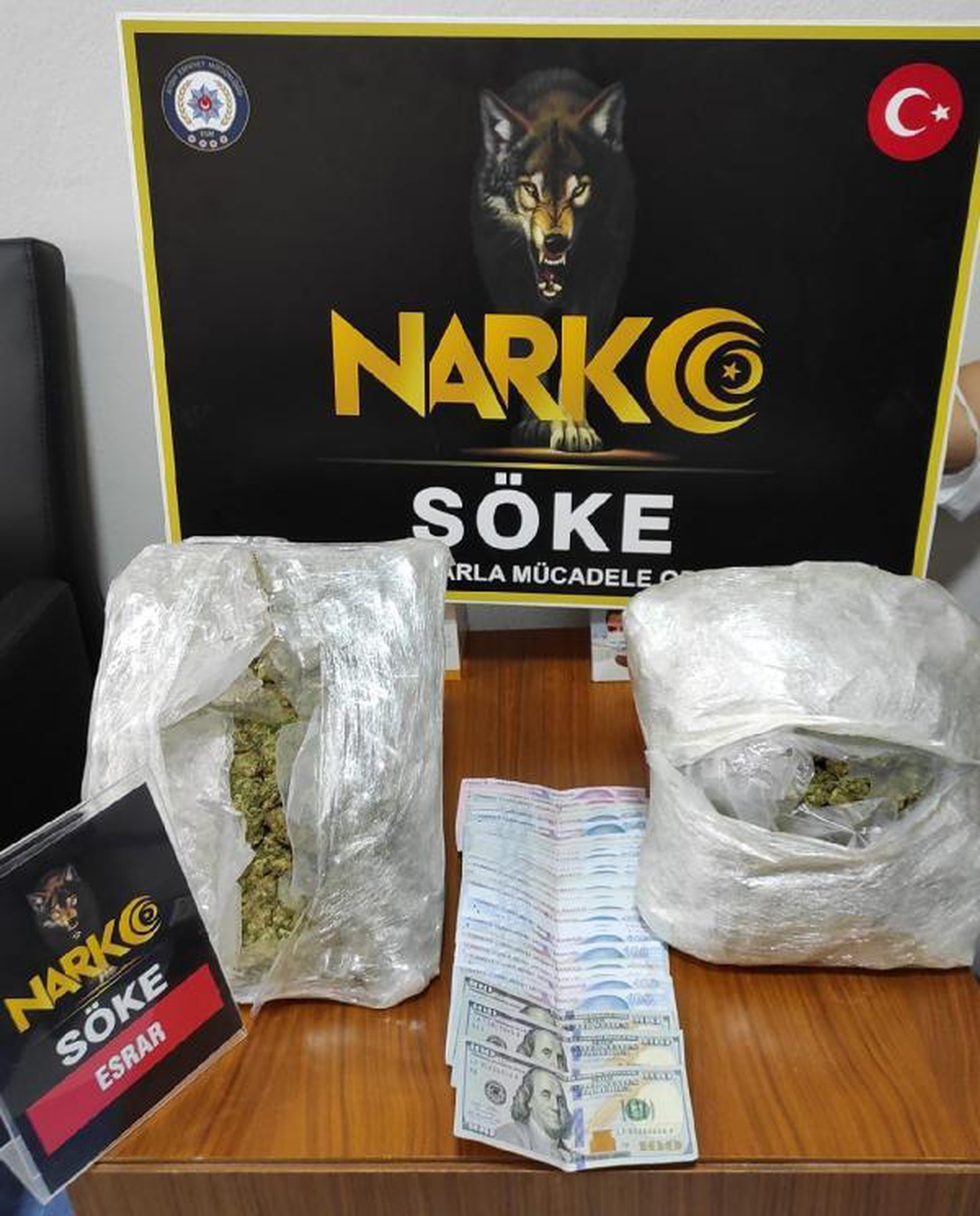 Söke\'de durdurulan otomobilin motor kapağından uyuşturucu çıktı