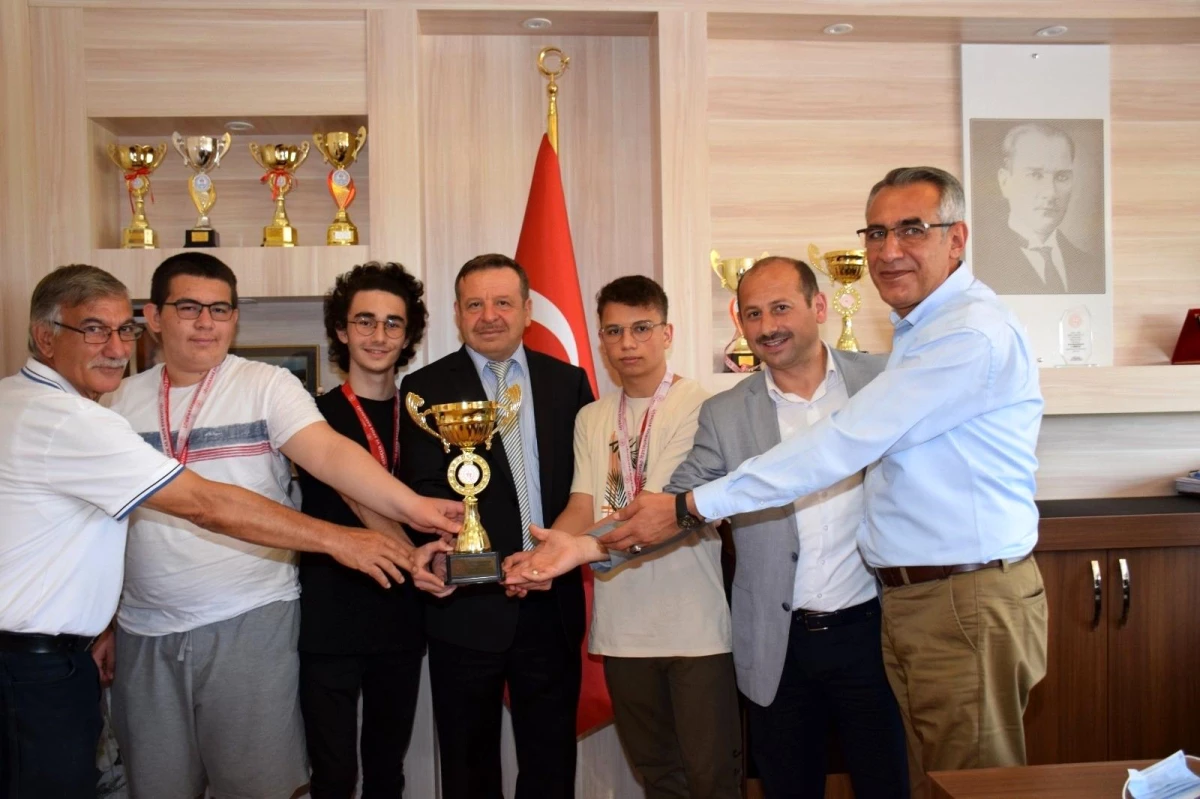 Süleyman Demirel Fen lisesi satrançta il şampiyonu oldu